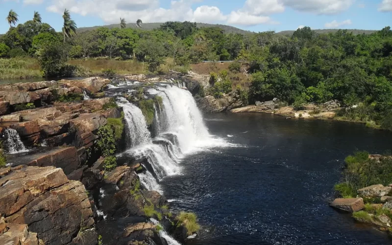 Cachoeira da Serra do Cipó, em Minas Gerais, destino de ecoturismo com trilhas e piscinas naturais