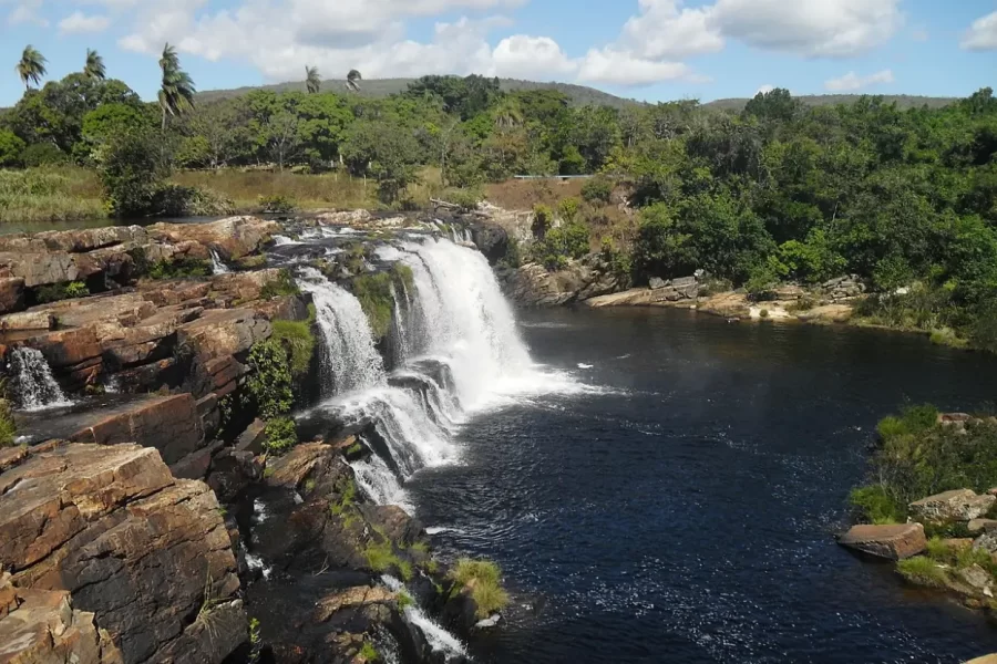 Cachoeira da Serra do Cipó, em Minas Gerais, destino de ecoturismo com trilhas e piscinas naturais