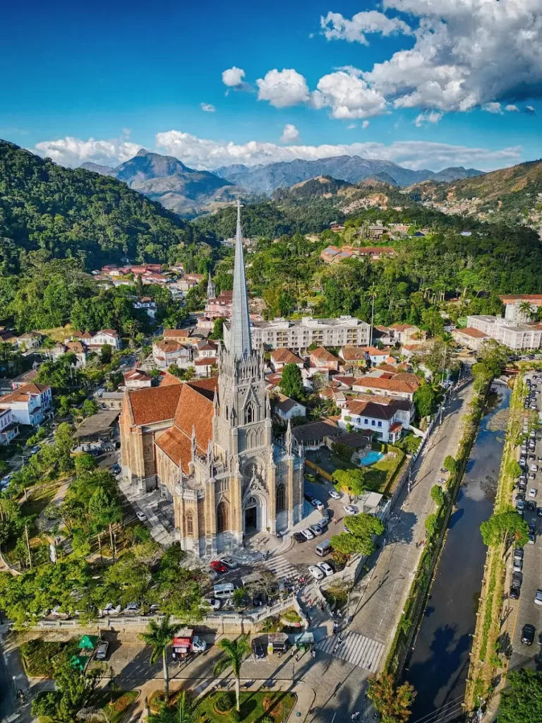 A Catedral é um dos principais pontos turísticos de Petrópolis, RJ