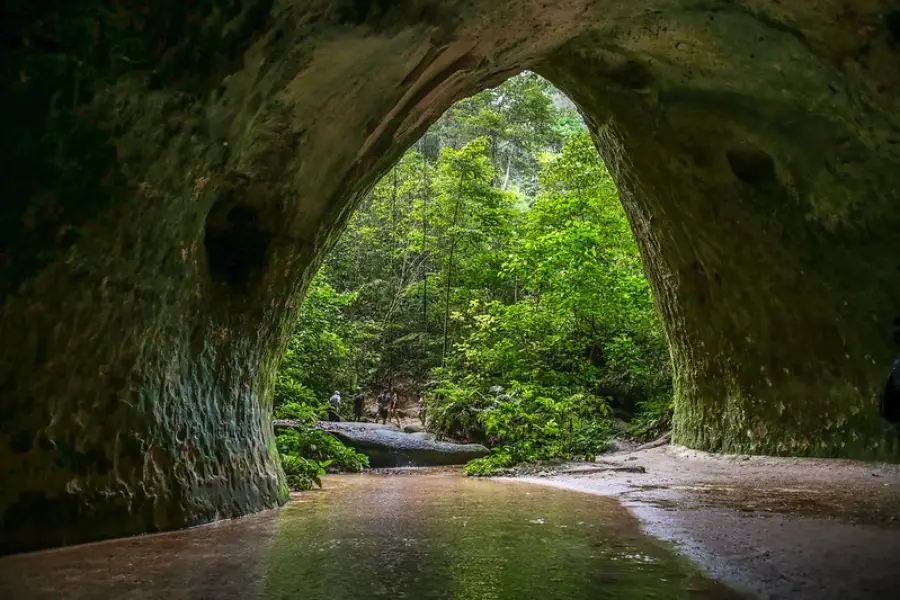 Belezas naturais da Caverna do Maruága, no Amazonas