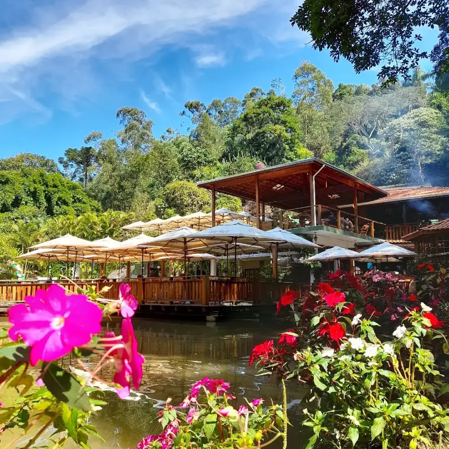 Dicas de restaurantes em Embu das Artes, com opções gastronômicas no centro histórico