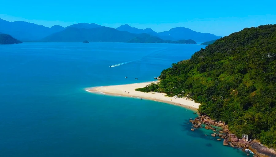 Vista aérea da Praia do Prumirim