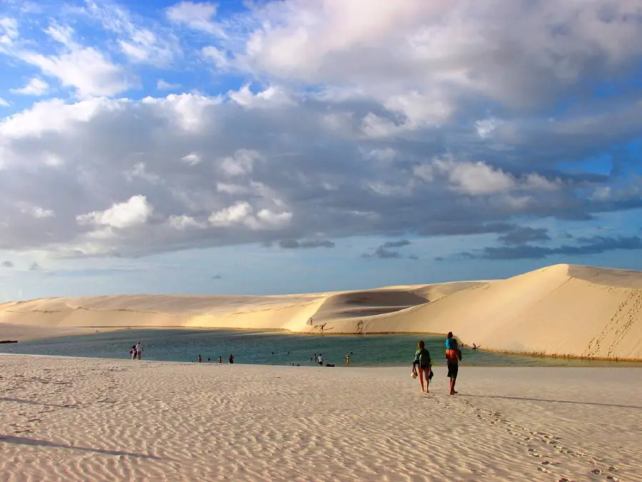 A Lagoa da Paz, no Parque Nacional dos Lençóis Maranhenses, é uma das lagoas mais tranquilas e bonitas do destino