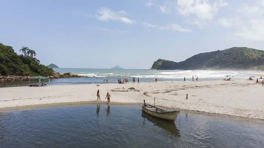 Praia de Camburi, destino turístico em São Sebastião