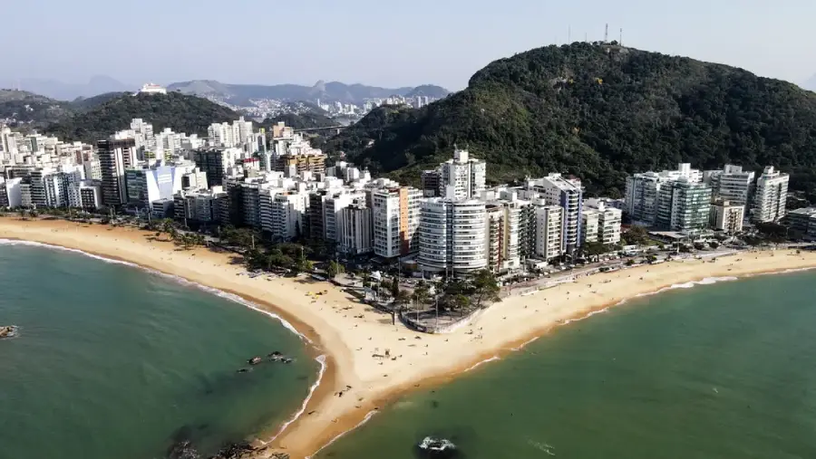 Praia da Costa, em Vila Velha: uma das praias mais conhecidas e movimentadas do Espírito Santo