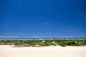 Praia de Itaúnas no litoral do Espírito Santo, destino preservado