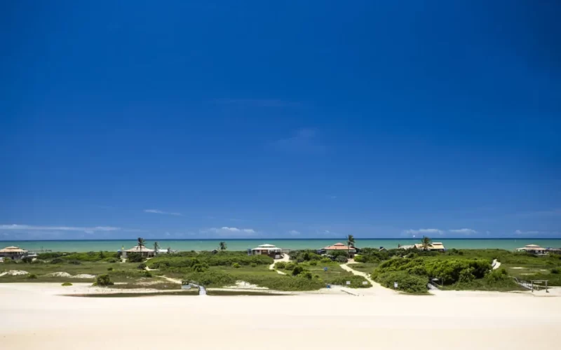 Praia de Itaúnas no litoral do Espírito Santo, destino preservado