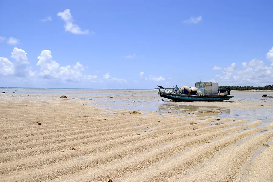 Praia do Patacho em Porto de Pedras com piscinas naturais
