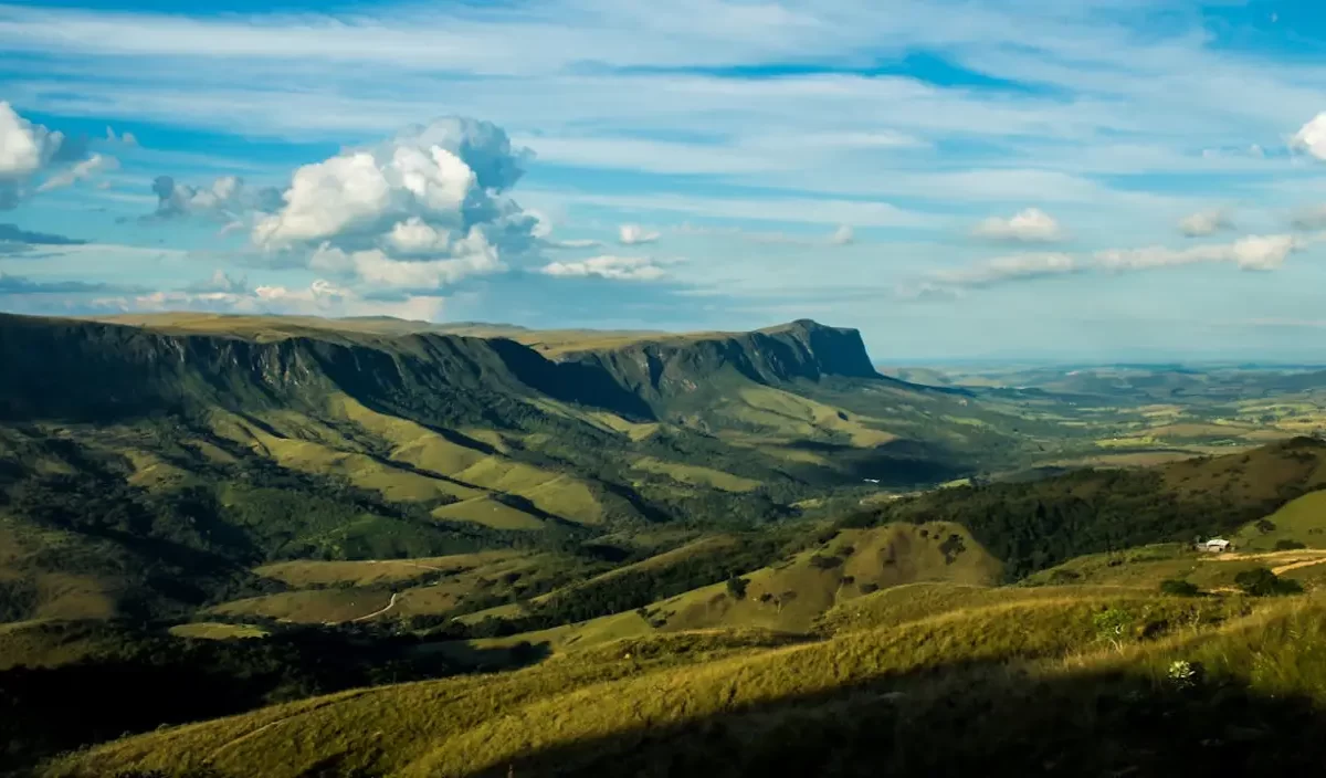 Serra da Canastra, em Minas Gerais, com paisagens naturais, cânions e campos preservados
