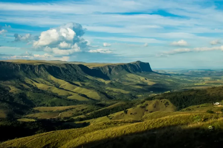 Serra da Canastra, em Minas Gerais, com paisagens naturais, cânions e campos preservados