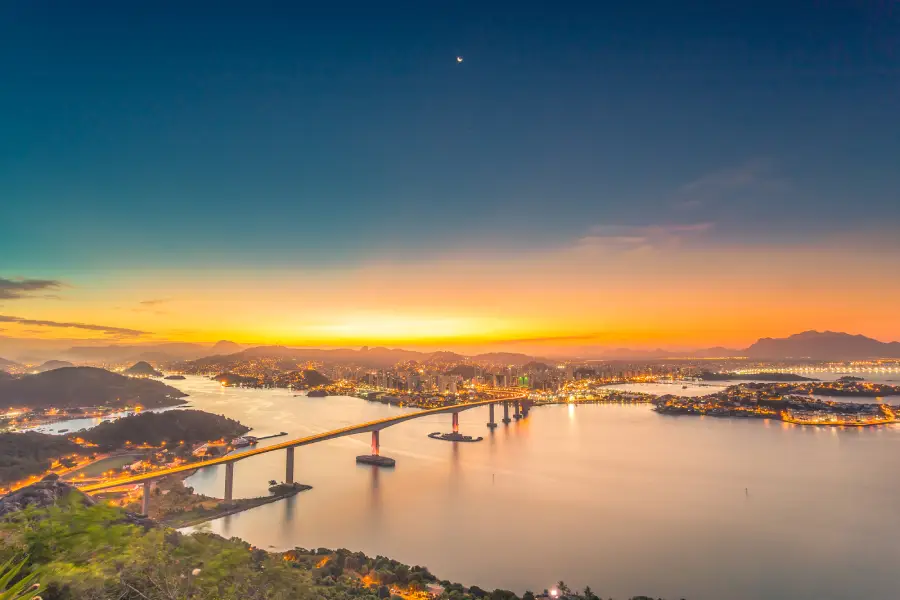 Dicas de hospedagem em Vitória, Espírito Santo, com sugestões de hotéis bem localizados para turistas