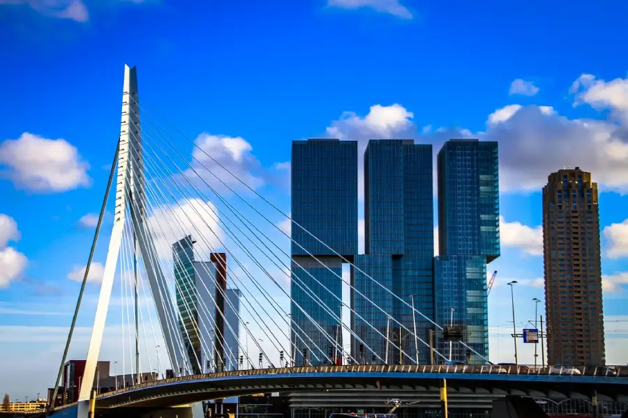 Caminhar por Roterdã é como visitar uma galeria de arquitetura moderna