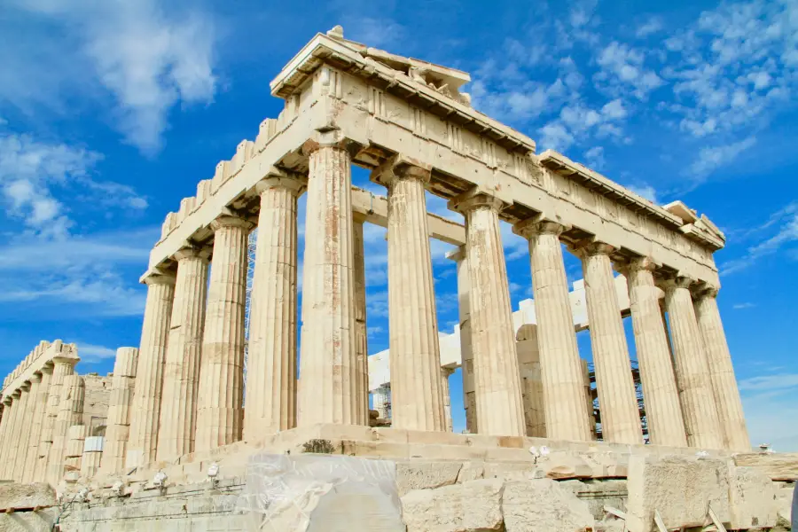 Paisagem de Atenas, capital da Grécia, com monumentos históricos