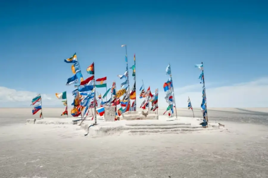 Paisagem do Salar de Uyuni, na Bolívia, maior deserto de sal do mundo