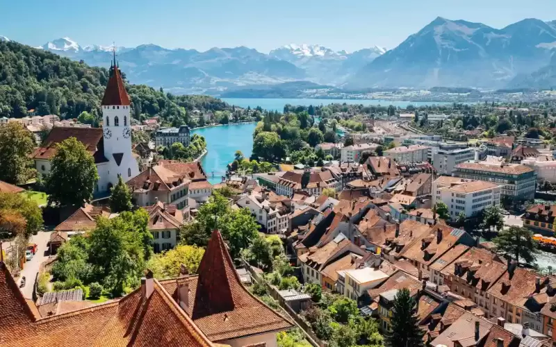 Passeios para fazer na Suíça. Cidade medieval de Thun, parada obrigatória para conhecer na região de Interlaken